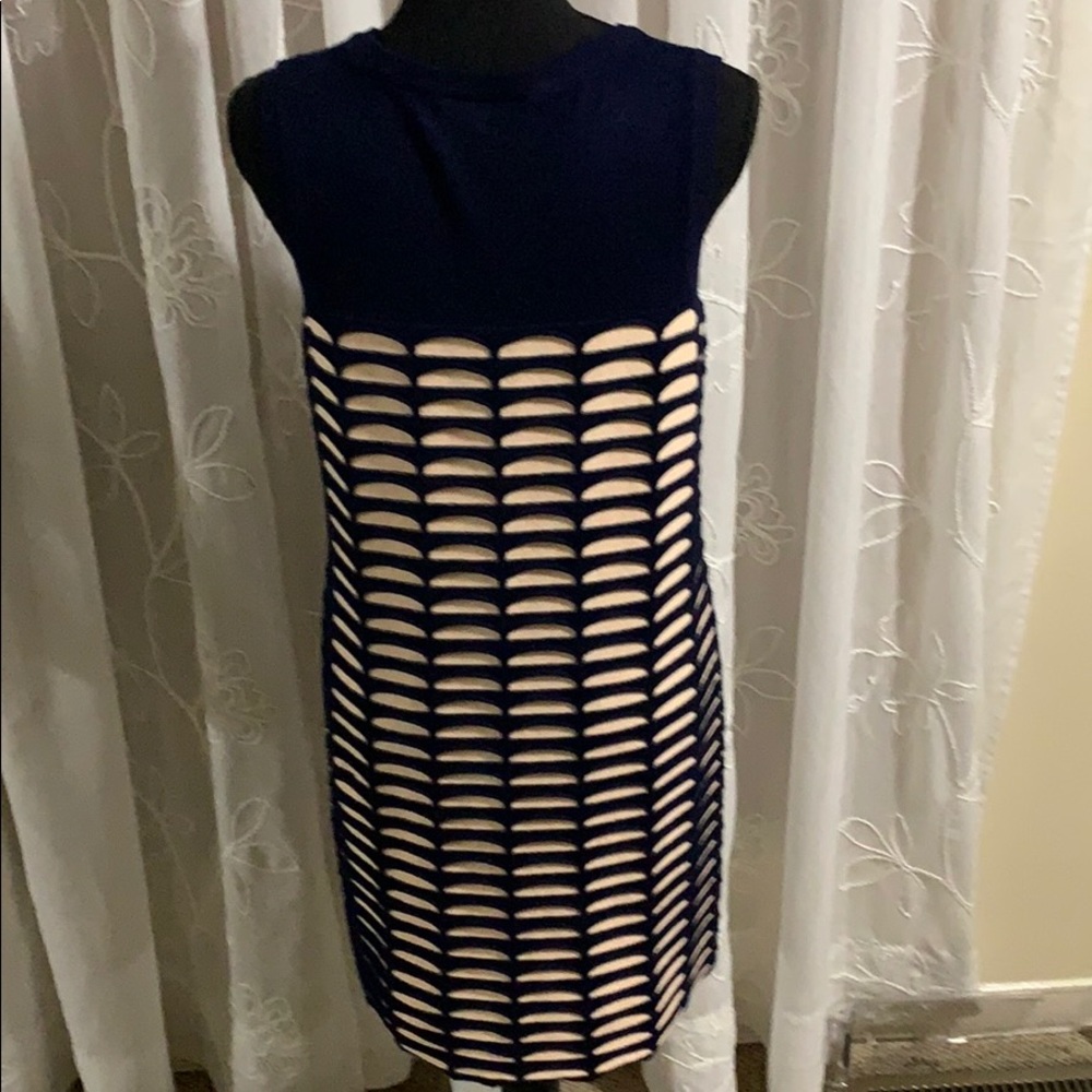Dress - Picture 3 of 7